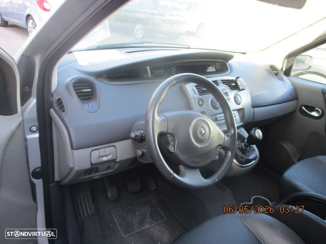 Renault Scénic ver-1-5-dci-conquest - 4