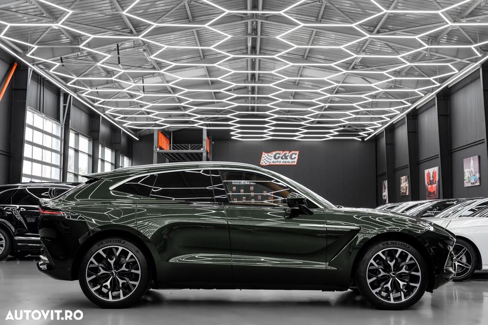 Aston Martin DBX - 29