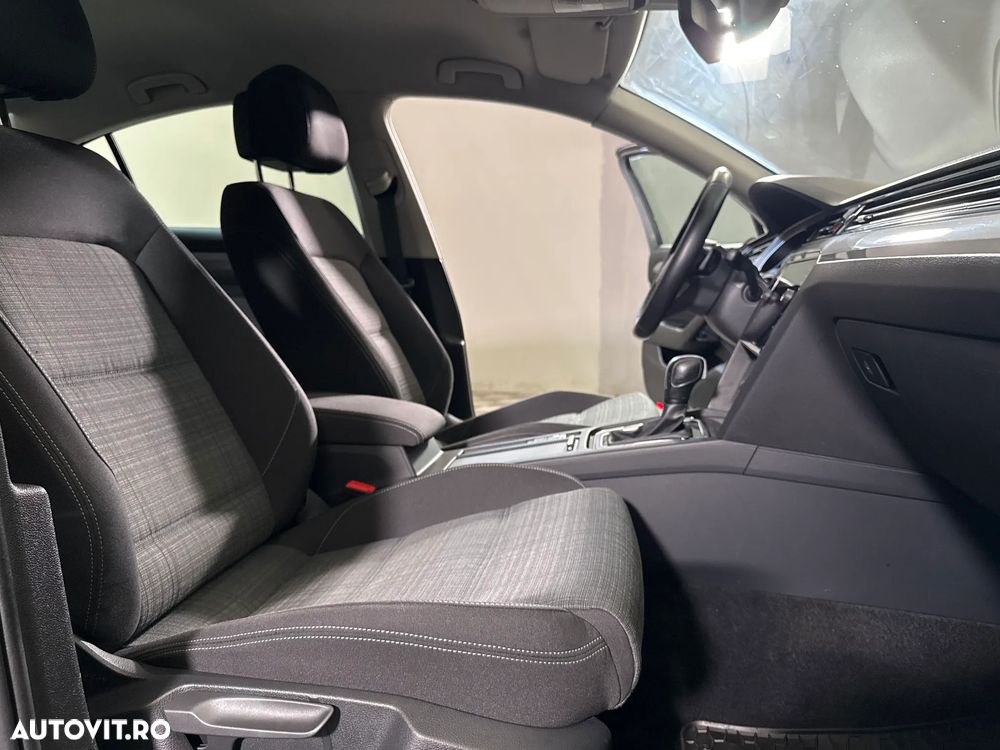 Volkswagen Passat - 12