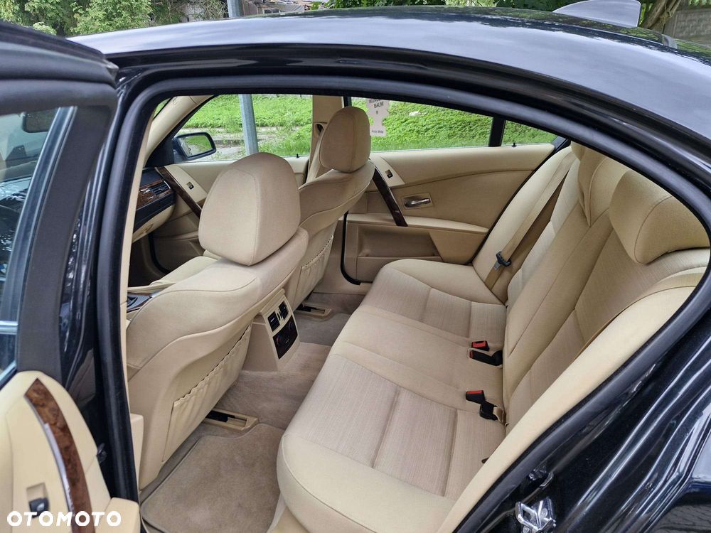 BMW Seria 5 523i - 7