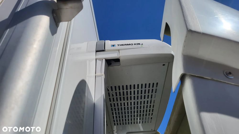 Mitsubishi Canter Fuso /Chłodnia/Mroźnia/kontener/ Izoterma/ Agregat Thermo King 450 e / Winda DHOLLANDIA 1500 KG / Mały przebieg tylko 91 tys Polski Salon ! - 38