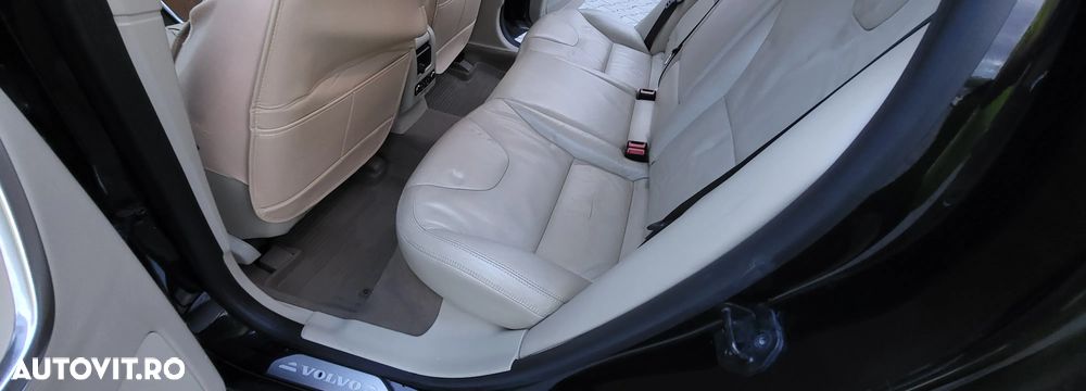 Volvo XC 60 2.4D AWD Summum - 14