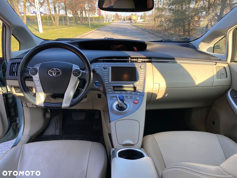 Toyota Prius (Hybrid) Executive - 22