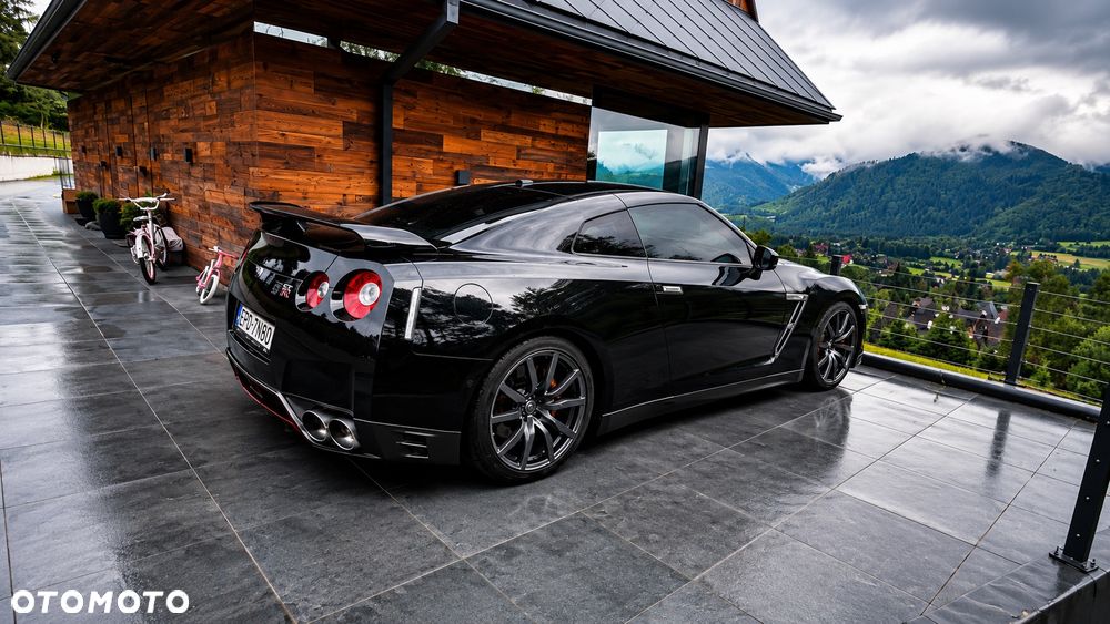 Nissan GT-R - 2