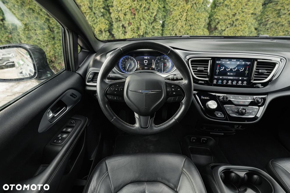 Chrysler Pacifica - 11