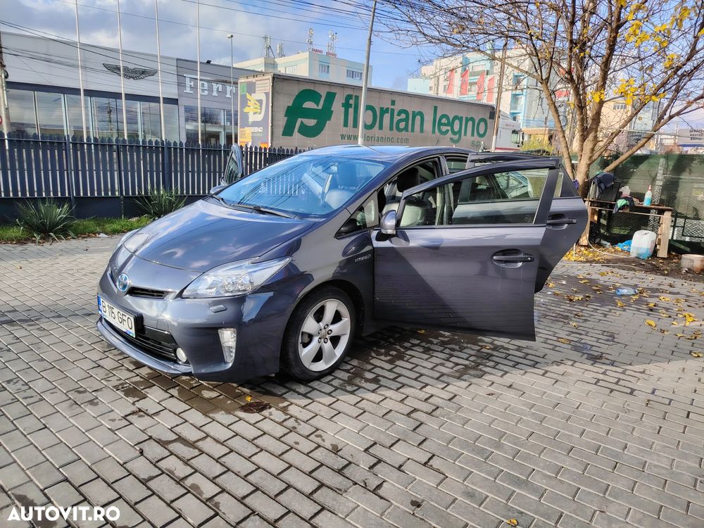 Toyota Prius Sol - 27
