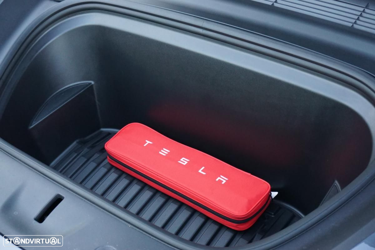 Tesla Model Y - 25