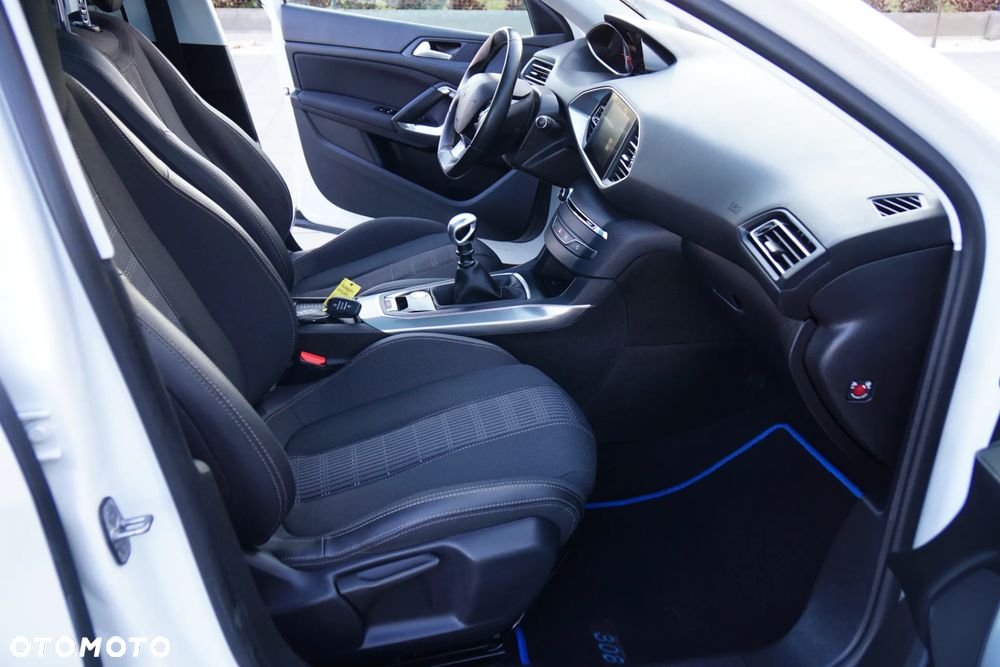 Peugeot 308 BlueHDi 130 Stop & Start Allure Business-Paket - 25