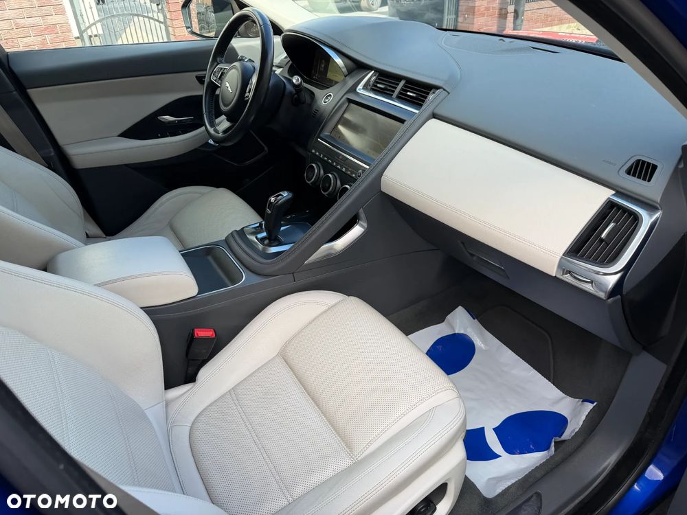 Jaguar E-Pace 2.0 i4P AWD SE - 11