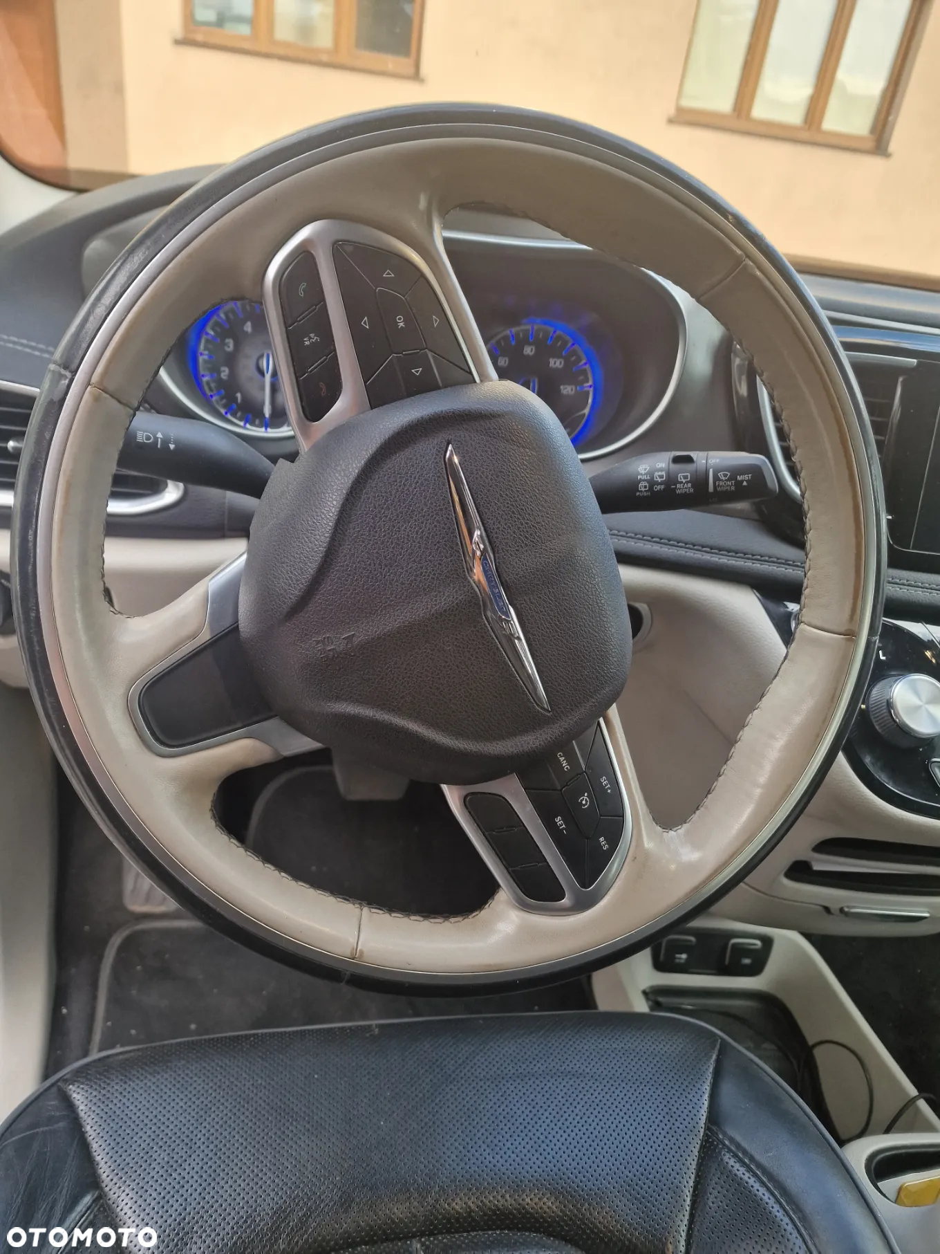 Chrysler Pacifica - 10
