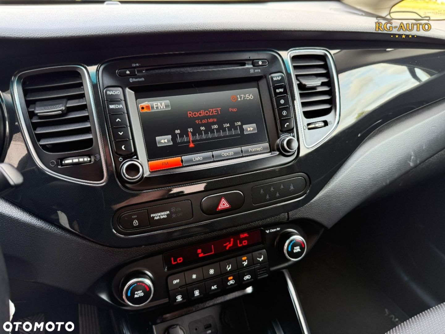 Kia Carens - 24