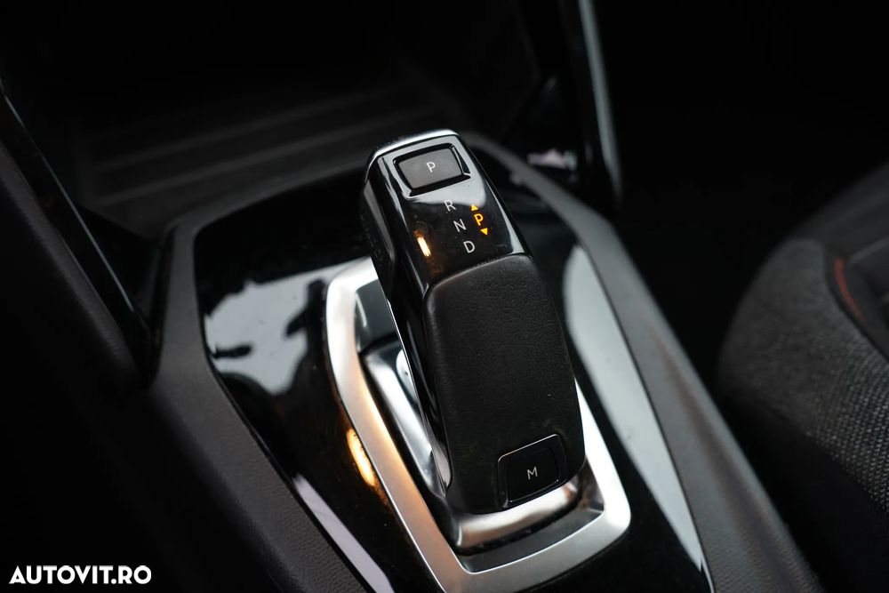 Peugeot 2008 PureTech 130 EAT8 GT Pack - 15