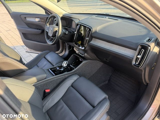 Volvo XC 40 B3 Plus Dark - 9