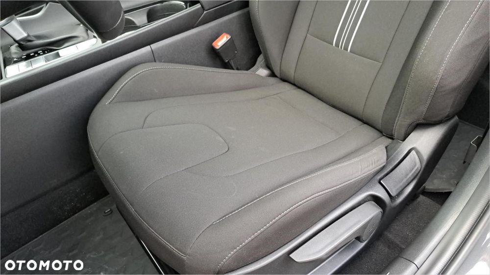 Hyundai Elantra - 12