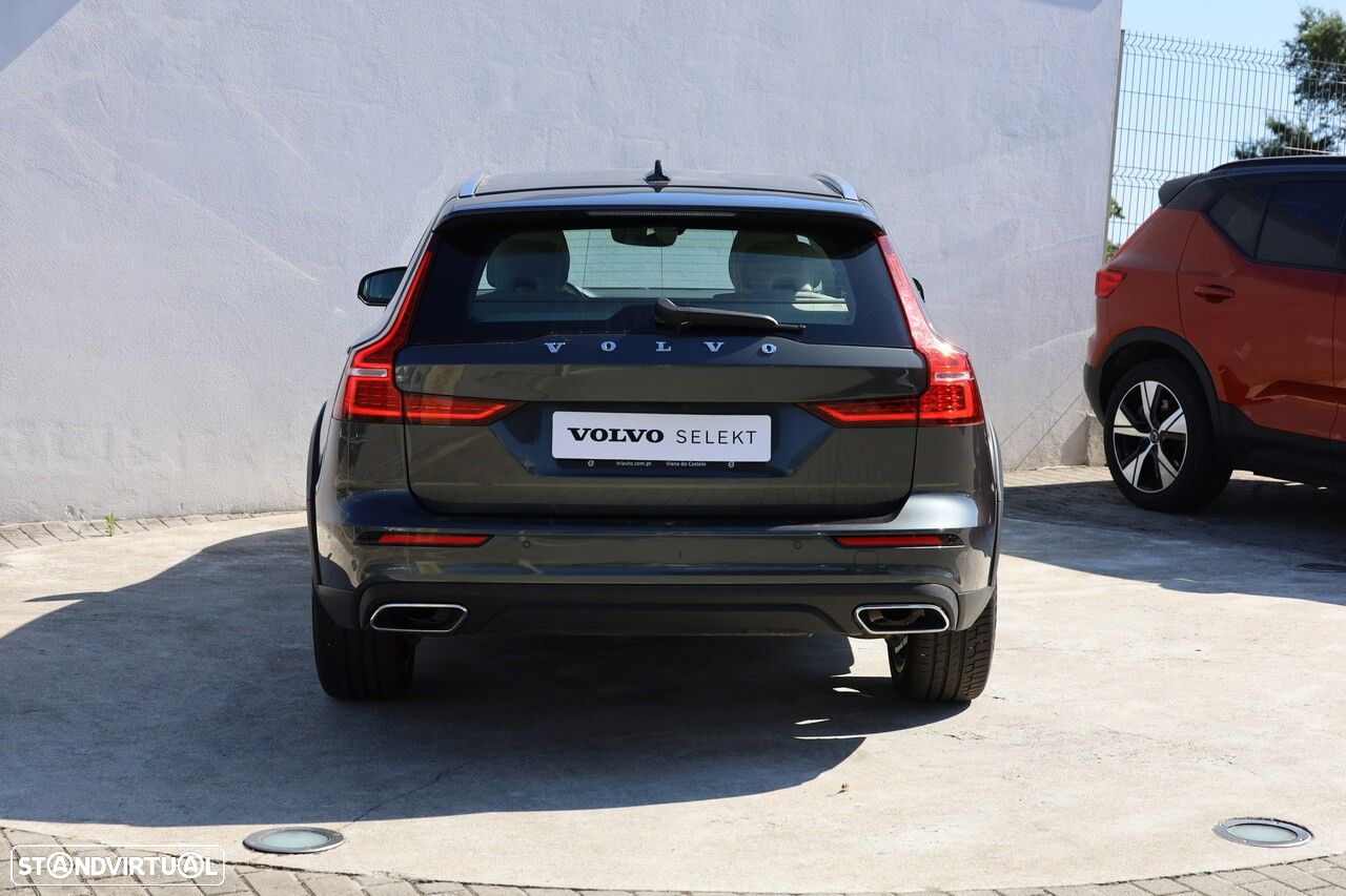 Volvo V60 Cross Country 2.0 D4 Momentum Geartronic - 3