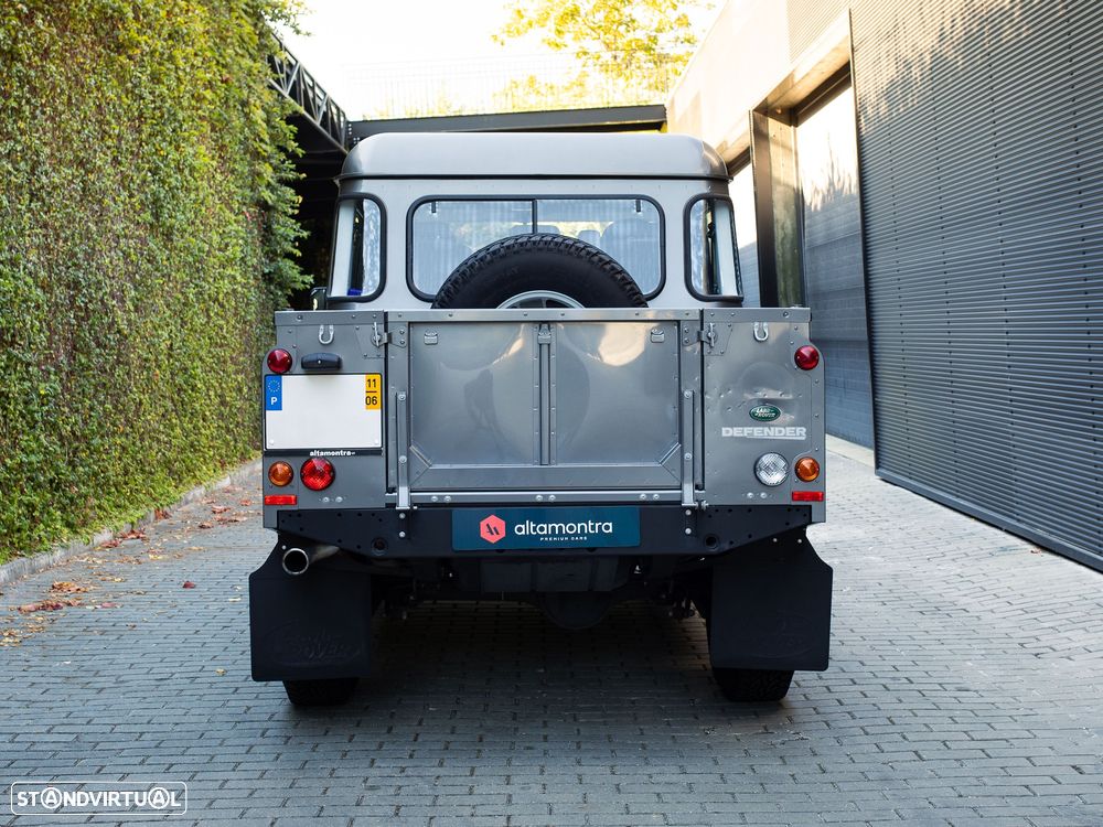 Land Rover Defender 110 SW 2.4 CRD S - 13