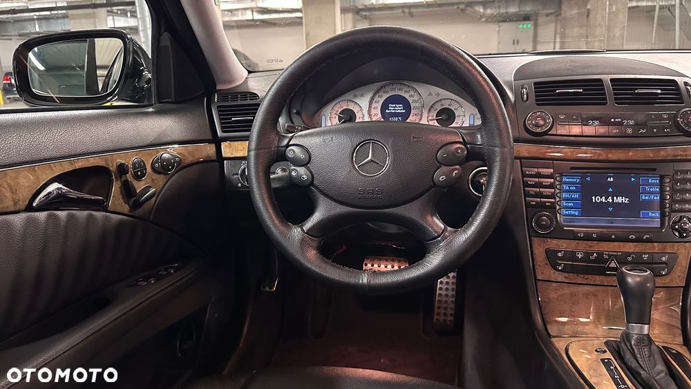 Mercedes-Benz Klasa E 350 4Matic Avantgarde Sport Edition - 36