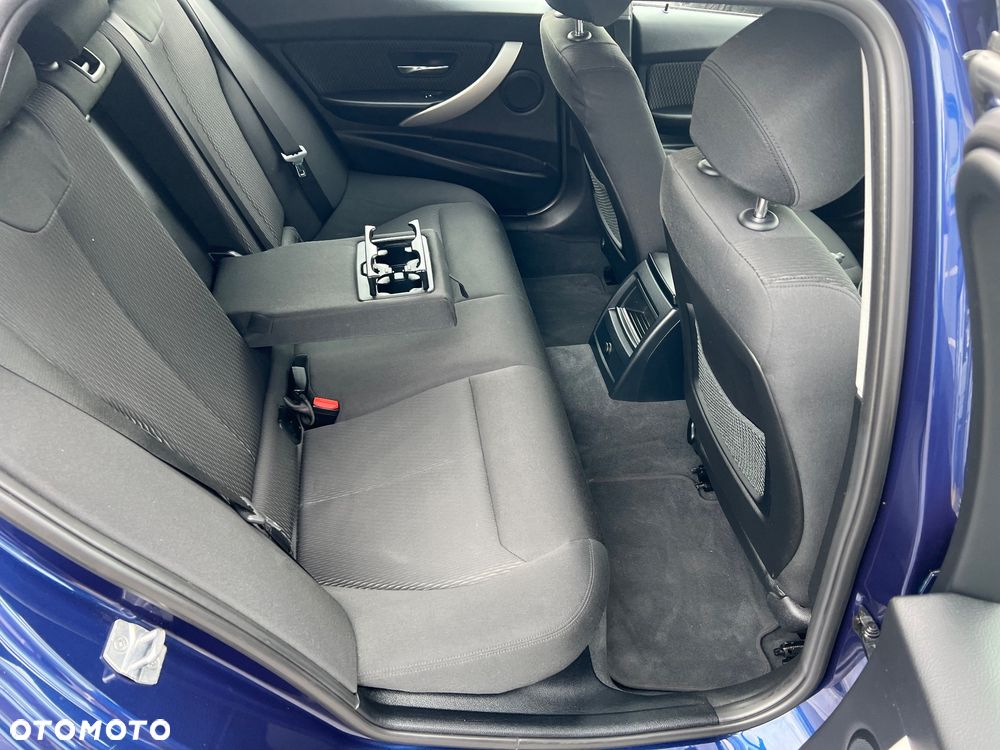 BMW Seria 3 318i Edition Luxury Line Purity - 24