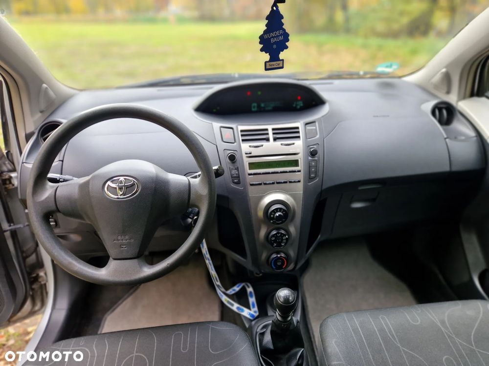 Toyota Yaris 1.33 Prestige - 9