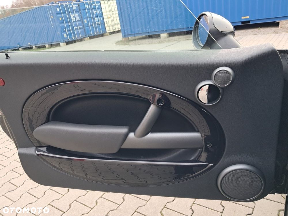 MINI ONE Sidewalk - 25