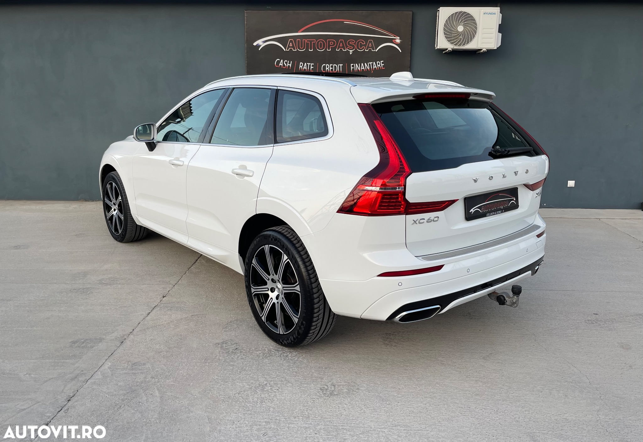 Volvo XC 60 D4 AWD R-Design - 12