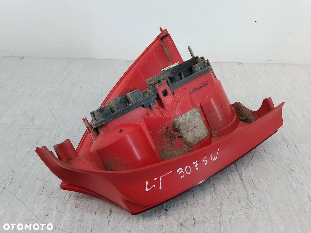 LAMPA TYLNA LEWA PEUGEOT 307 SW 557686A KOMBI - 6