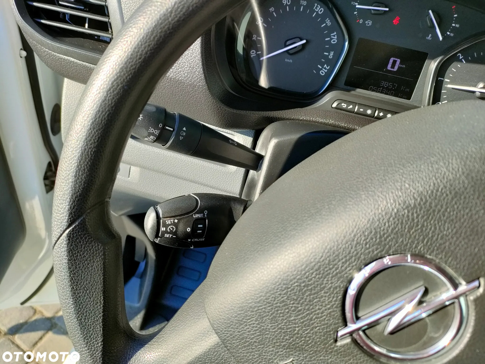 Opel Vivaro - 10