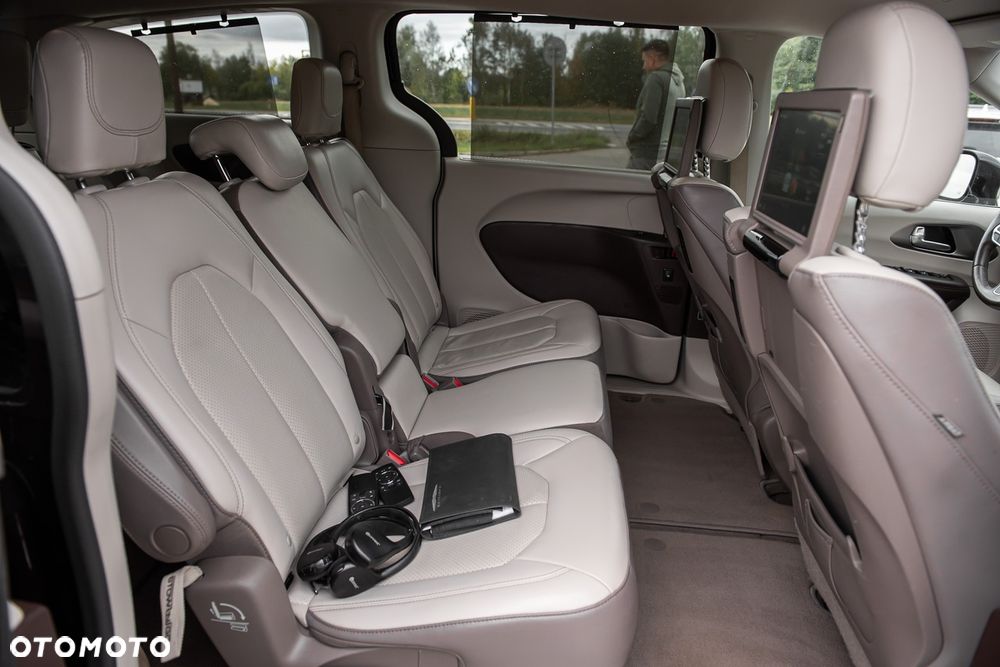 Chrysler Pacifica - 23