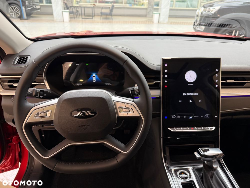 JAC J7 Plus CVT - 8