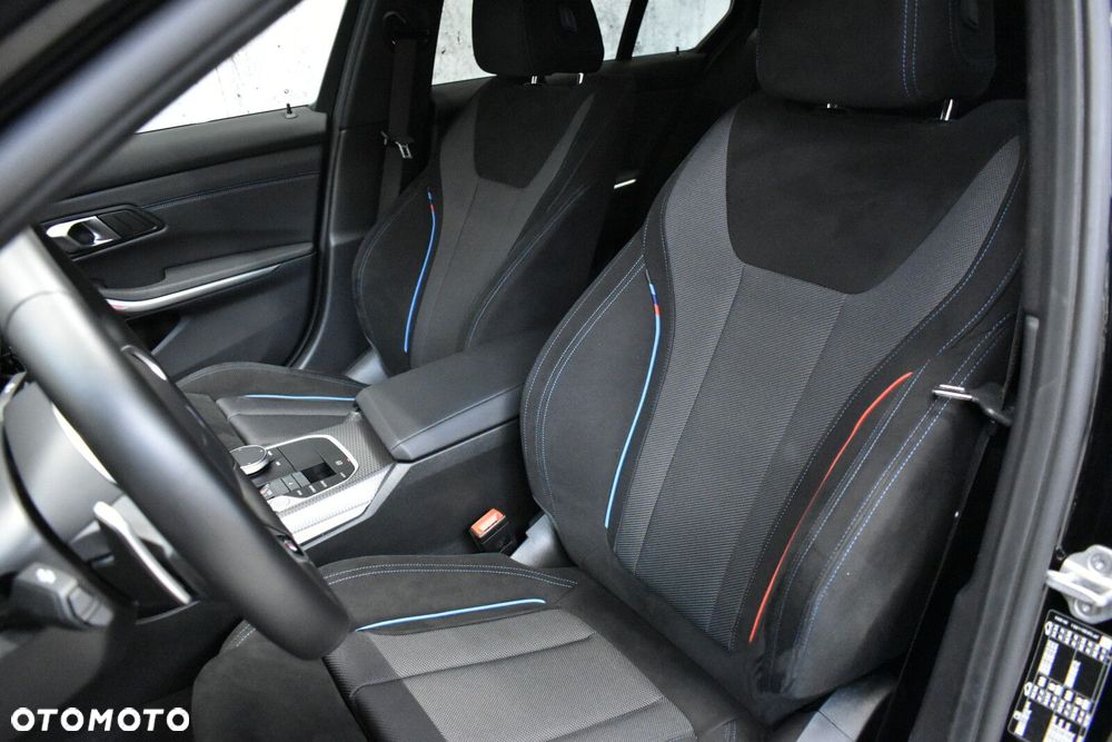 BMW Seria 3 320i M Sport - 12