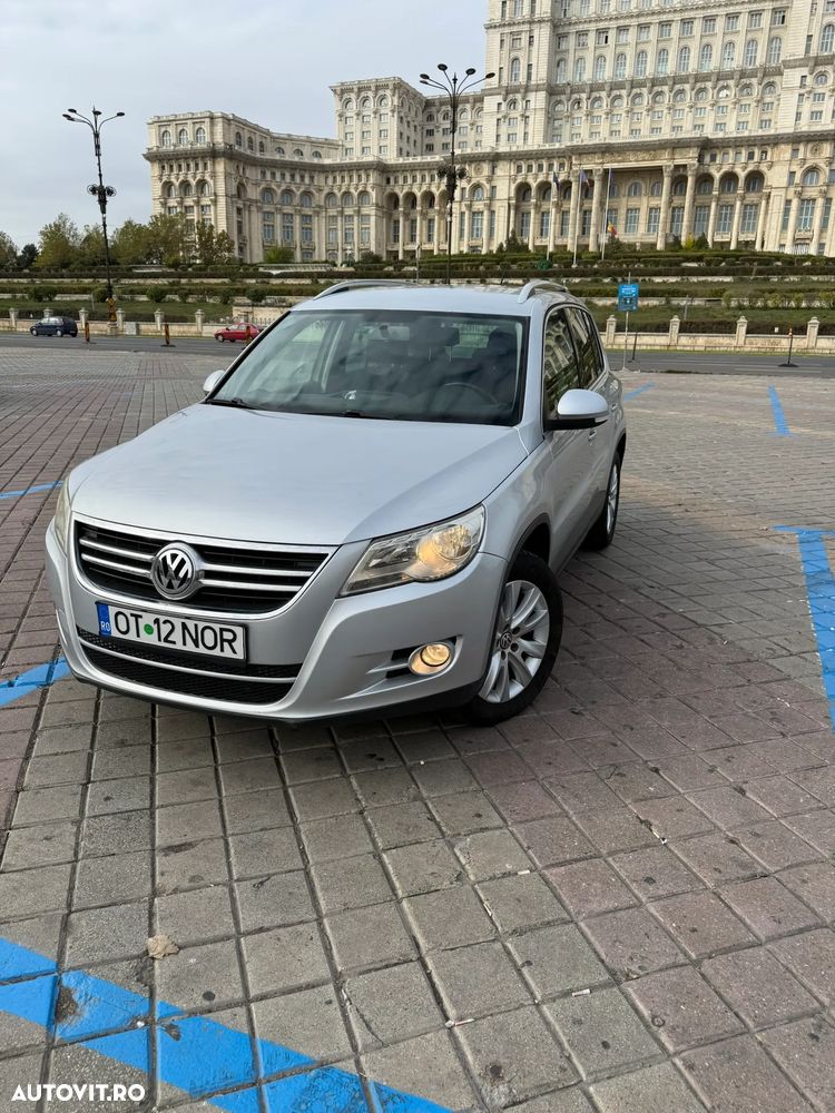 Volkswagen Tiguan - 1
