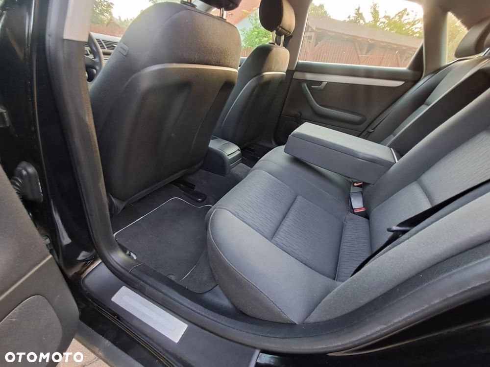 Audi A4 Limousine - 8