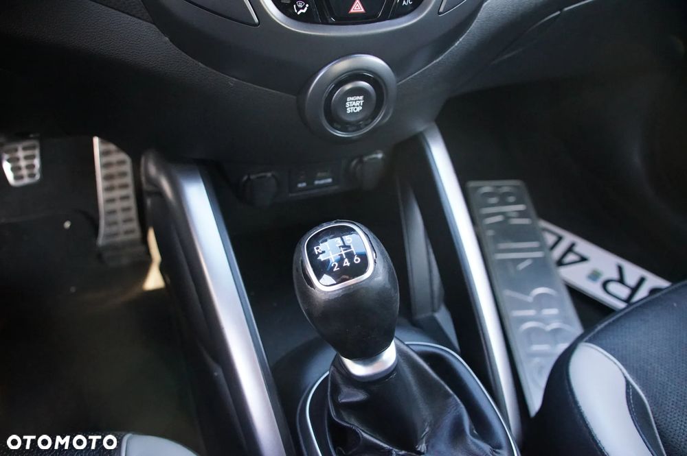 Auto na części - Hyundai Veloster I 1.6 T-GDI 204 KM G4FJ UU9 2013R Silnik Skrzynia Drzwi Maska Zderzak Błotnik Klapa Lampa Szyba Klamka Deska Kokpit Sterownik Moduł Czujnik Licznik Panel Kierownica - 11