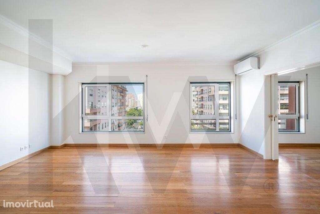 T4 amplo no Parque dos Príncipes | 2 estacionamentos | Ar Condicionado - Grande imagem: 2/26