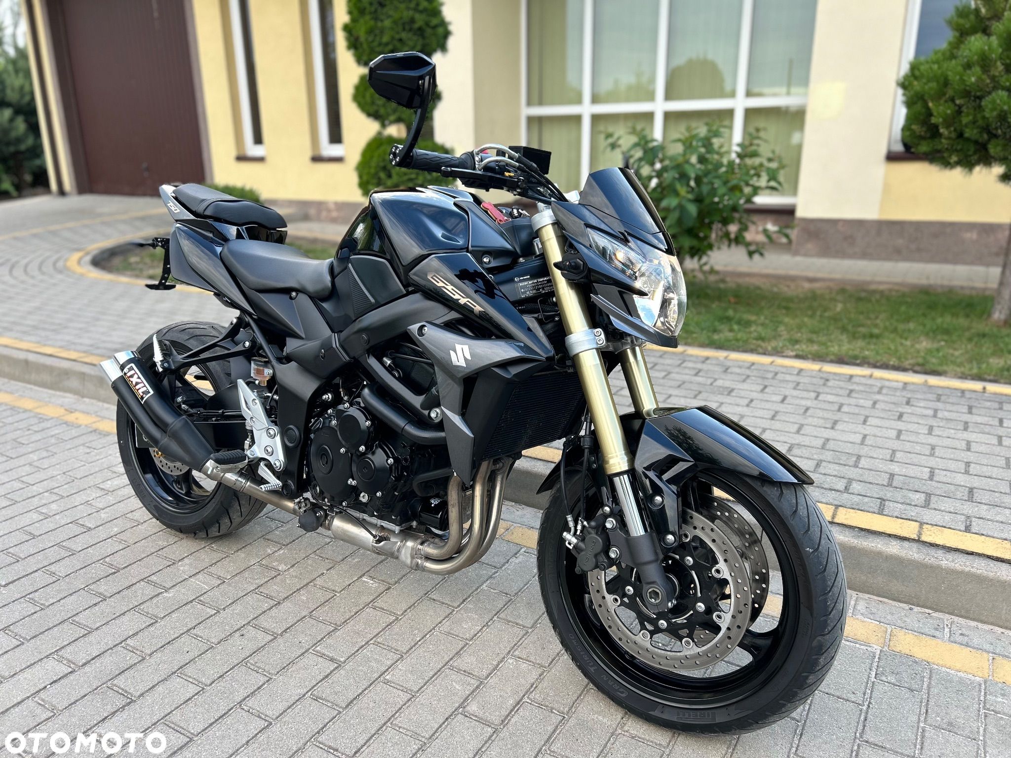 Suzuki GSR - 1
