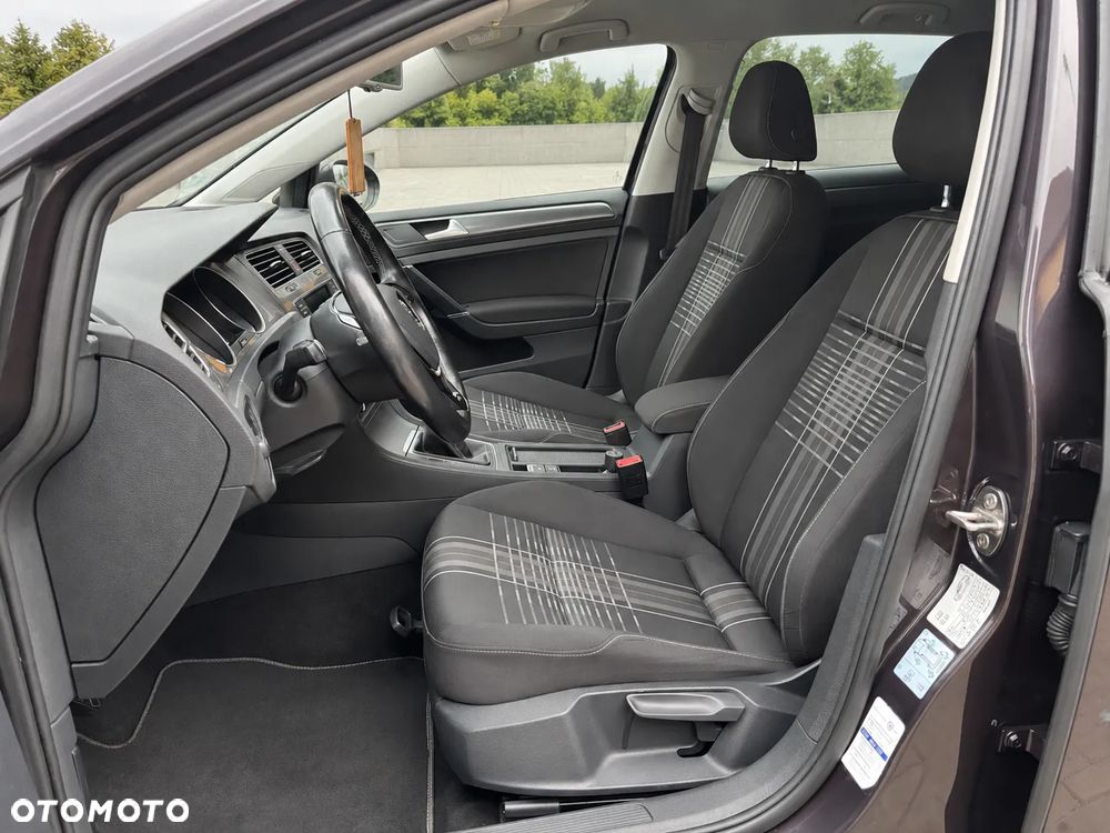 Volkswagen Golf - 23