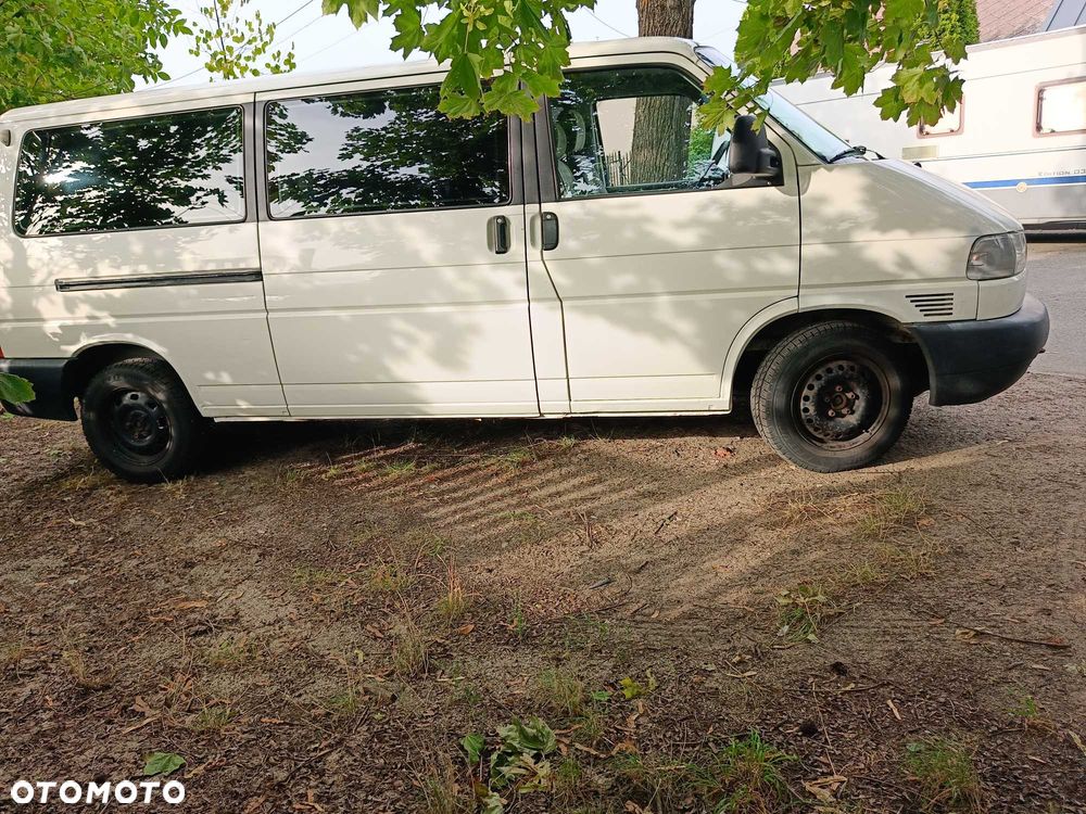 Volkswagen Caravelle - 1