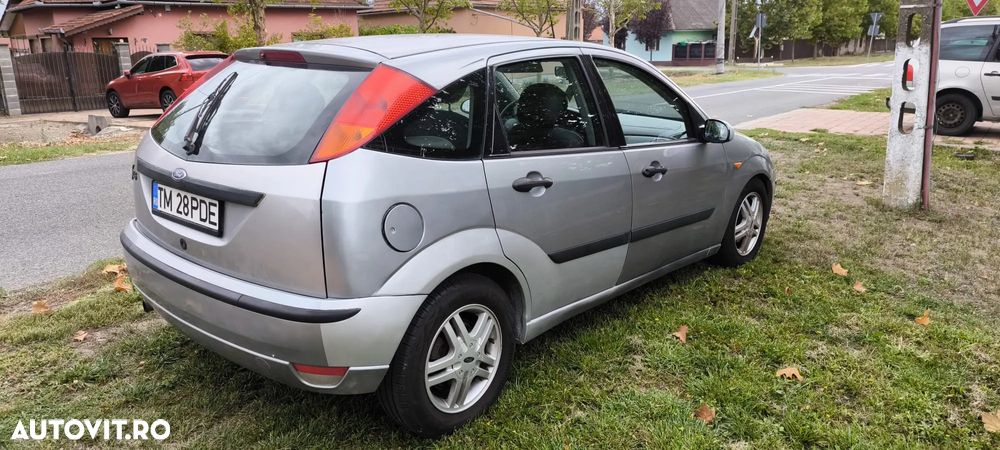 Ford Focus 1.6i 16V - 10