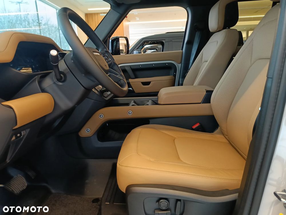 Land Rover Defender - 18