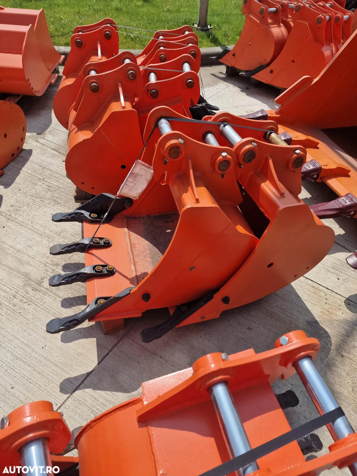 Hitachi ZX55, 5,5 tone, Cupa excavare+cupa taluz, inst picon, AC, Senile 90% ok, Computer de bord in limba romana, CA NOU, posibilitate leasing 4 ani-PROMOTIE 57900 EUR+Tva - 35