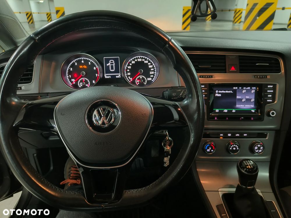 Volkswagen Golf - 10