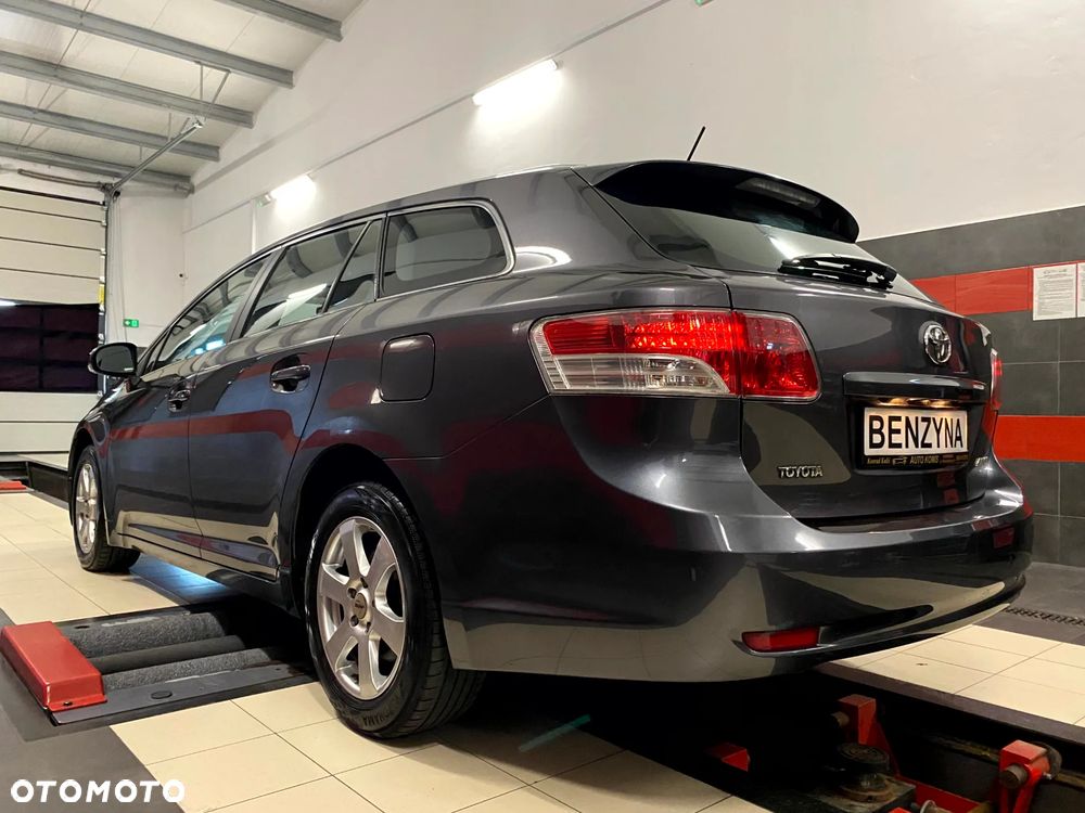 Toyota Avensis Touring Sports 1.8 Executive - 8
