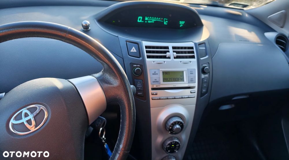 Toyota Yaris 1.3 - 13