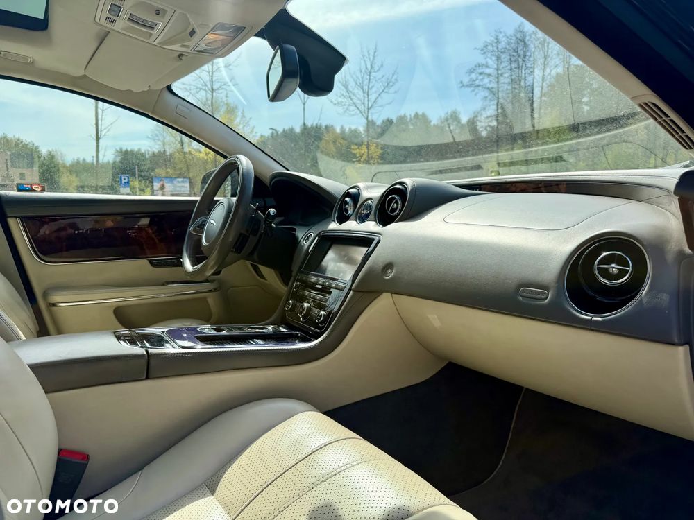 Jaguar XJ 3.0 D V6 LWB Premium Luxury - 10