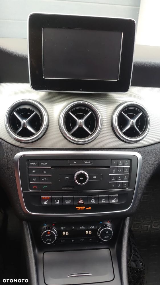 Mercedes-Benz CLA 200 7G-DCT - 18