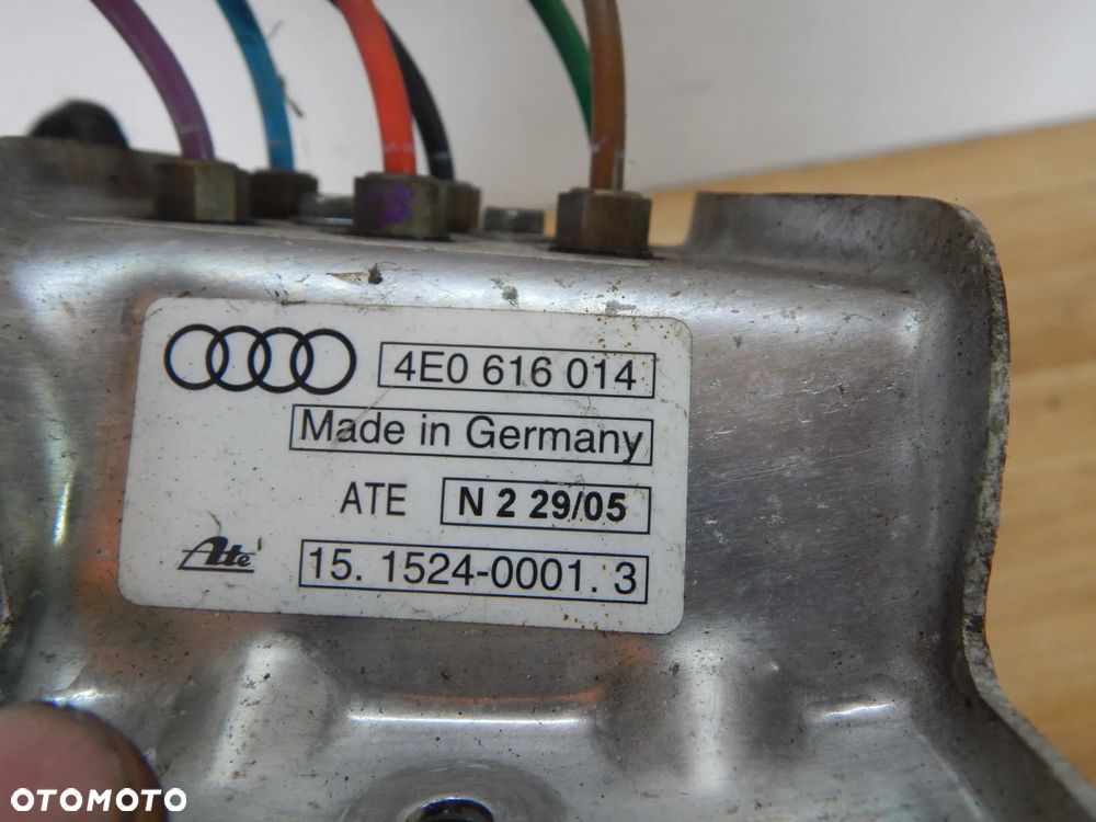 Rozdzielacz zawieszenia pneumatyki  AUDI A8 s8 D3 Q7 Phaeton 02-10 Łuków części - 3