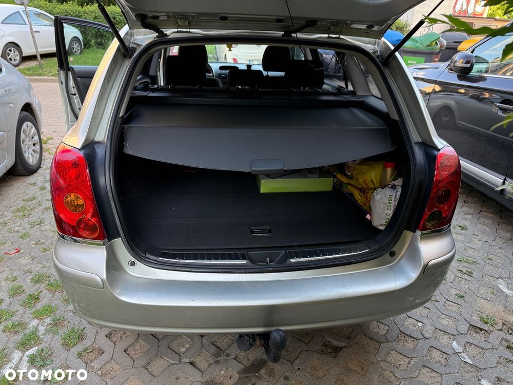 Toyota Avensis 1.8 VVT-i Sol - 4