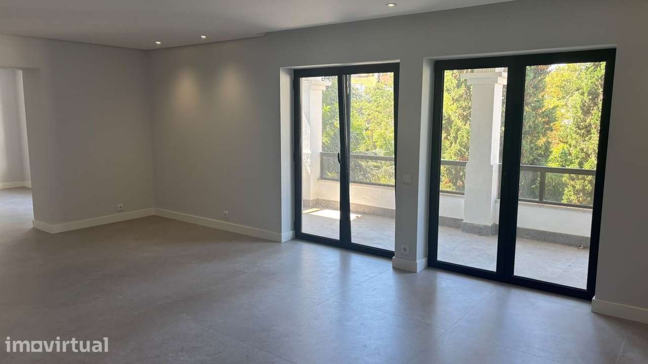 Apartamento T4 com estacionamento, Monte Estoril, Cascais - Grande imagem: 2/41