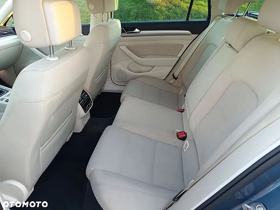 Volkswagen Passat - 32