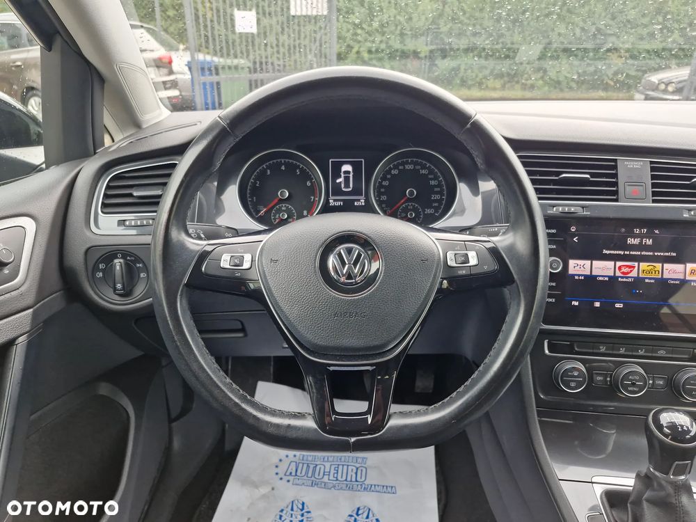 Volkswagen Golf - 33